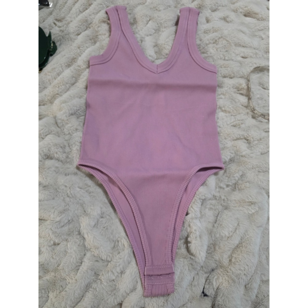 Dynamic Mauve Pink Ribbed V-Neck Sleeveless Bodysuit High Cut Snap Closure